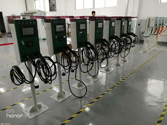 Système de recharge des véhicules électriques,circuits de détection de proximité et de codage du courant des câbles pour l'interface de base