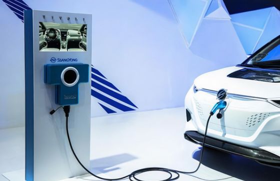 Épreuve du système de recharge du véhicule électrique pour la mesure des distances et des dégagements de rampage